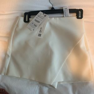 Cream skort